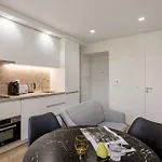 Charm Studio - Lisbon Getaway